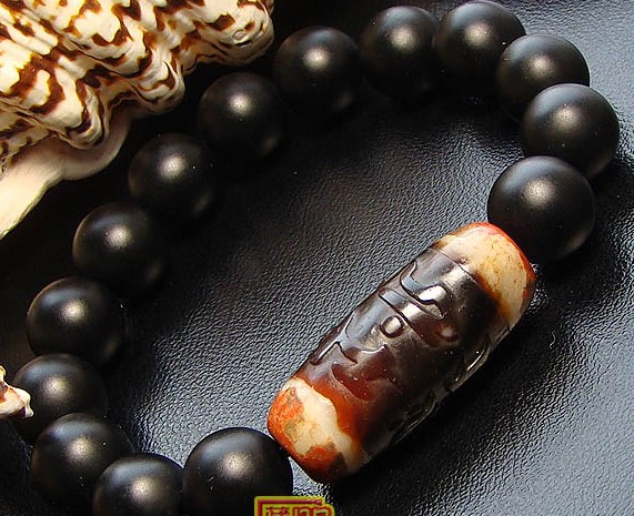 Tibetan Natural OLD DZI Obsidian Beads Bracelet Tibetan Natural OLD DZI Obsidian Beads Bracelet