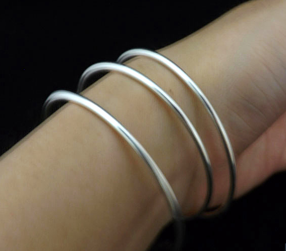 Solid 990 Sterling Silver Single Ring Bracelet Solid 990 Sterling Silver Single Ring Bracelet