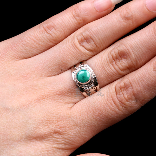 Nepal Handmade 925 Sterling Silver Malachite Ring Nepal Handmade 925 Sterling Silver Malachite Ring