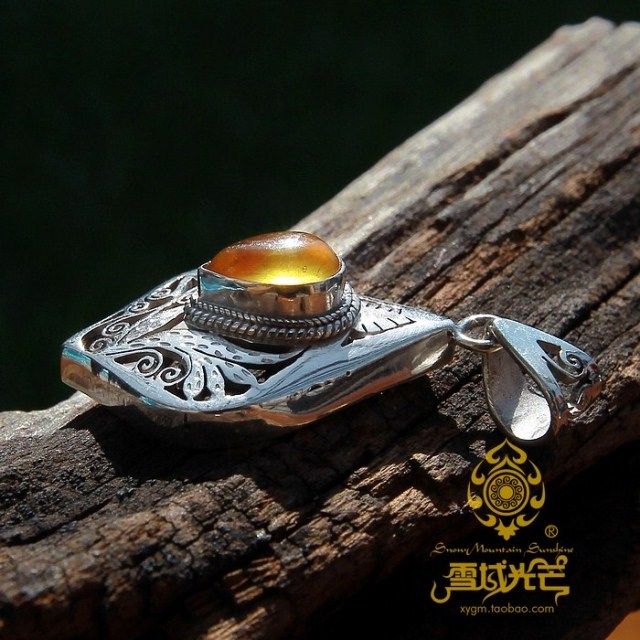 Handmade 925 Sterling Silver Natural Amber Pendant Handmade 925 Sterling Silver Natural Amber Pendant