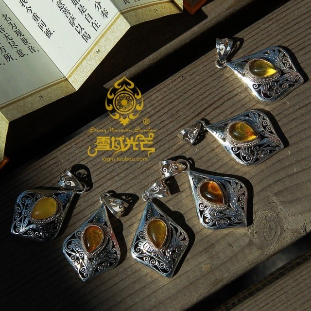 Handmade 925 Sterling Silver Natural Amber Pendant Handmade 925 Sterling Silver Natural Amber Pendant