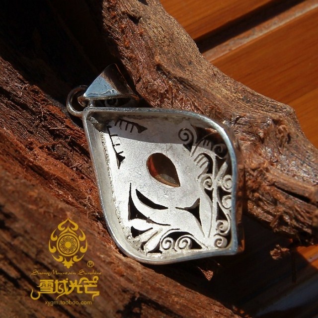 Handmade 925 Sterling Silver Natural Amber Pendant Handmade 925 Sterling Silver Natural Amber Pendant