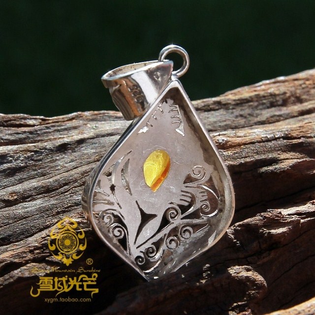 Handmade 925 Sterling Silver Natural Amber Pendant Handmade 925 Sterling Silver Natural Amber Pendant