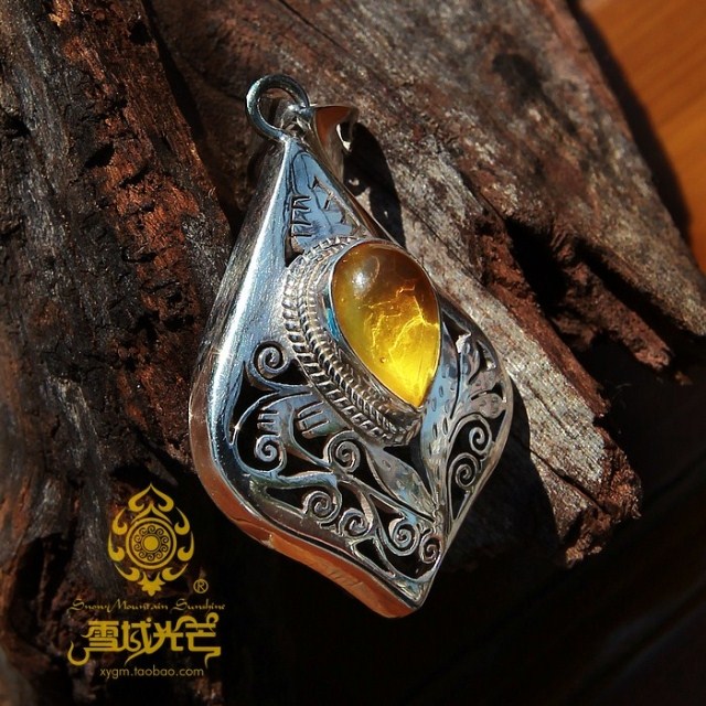 Handmade 925 Sterling Silver Natural Amber Pendant Handmade 925 Sterling Silver Natural Amber Pendant