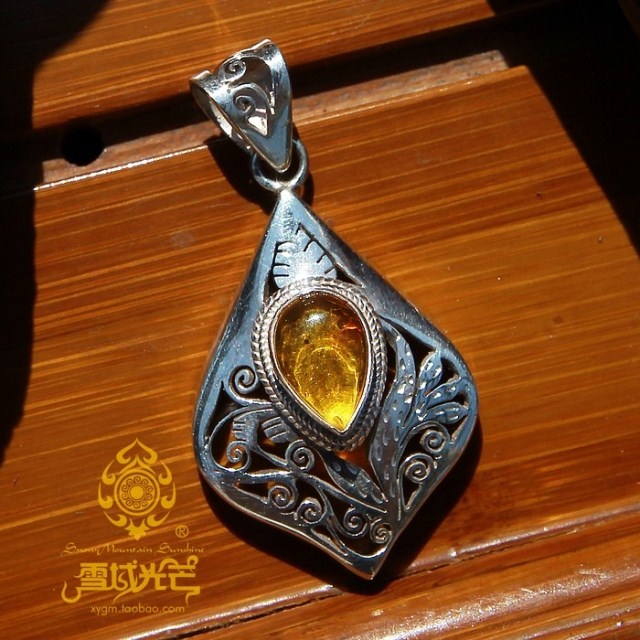 Handmade 925 Sterling Silver Natural Amber Pendant Handmade 925 Sterling Silver Natural Amber Pendant
