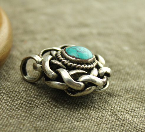 Vintage Tibetan Silver Handmade Turquoise Twist Necklace Pendant Vintage Tibetan Silver Handmade Turquoise Twist Necklace Pendant