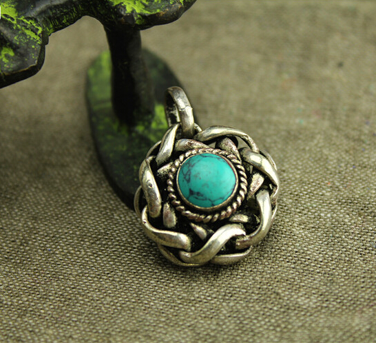 Vintage Tibetan Silver Handmade Turquoise Twist Necklace Pendant Vintage Tibetan Silver Handmade Turquoise Twist Necklace Pendant