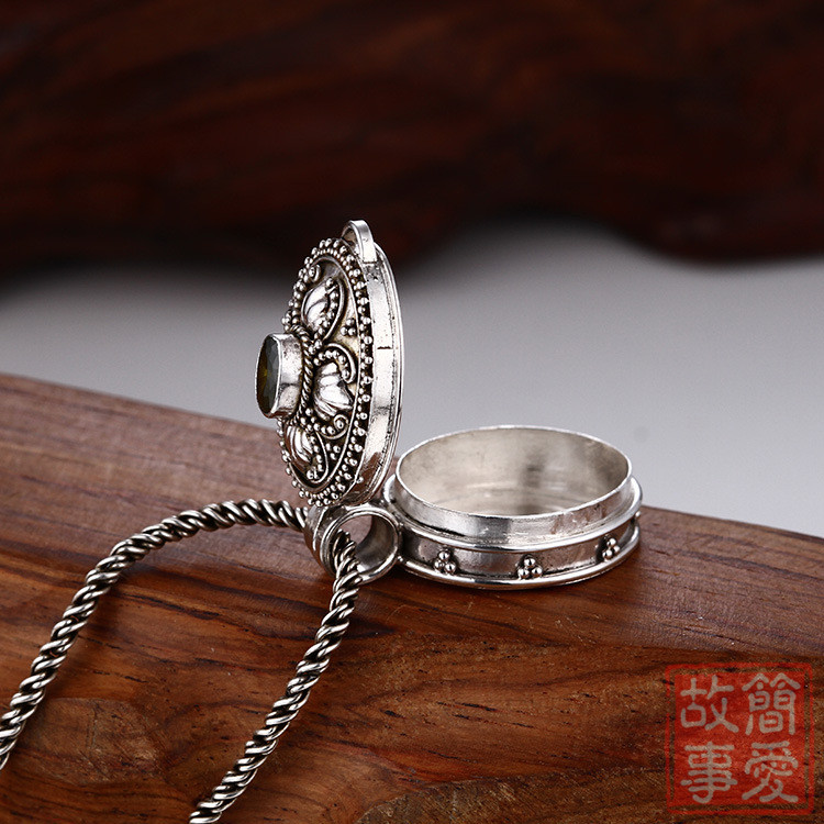 Nepal Handmade 925 Sterling Silver Peridot Gaudencio Box Nepal Handmade 925 Sterling Silver Peridot Gaudencio Box