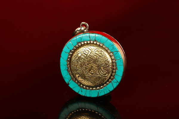 Nepal Handmade Turquoise Eight Auspicious Symbols Gaudencio Box Pendant Nepal Handmade Turquoise Eight Auspicious Symbols Gaudencio Box Pendant