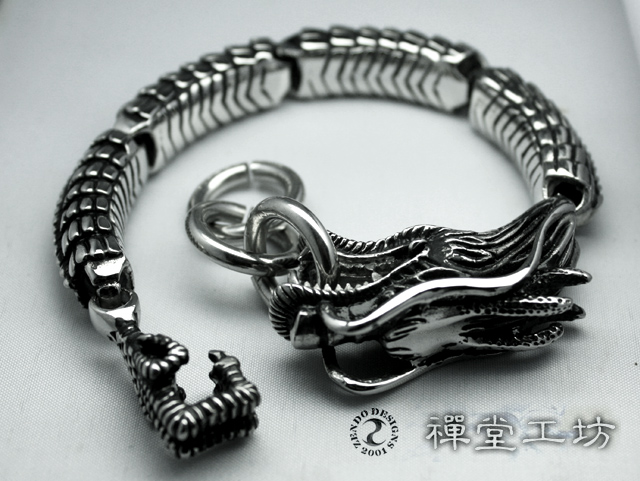 Tibet Silver Dragon Bracelet With Relief Sculpture Tin Box Tibet Silver Dragon Bracelet With Relief Sculpture Tin Box