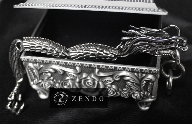 Tibet Silver Dragon Bracelet With Relief Sculpture Tin Box Tibet Silver Dragon Bracelet With Relief Sculpture Tin Box