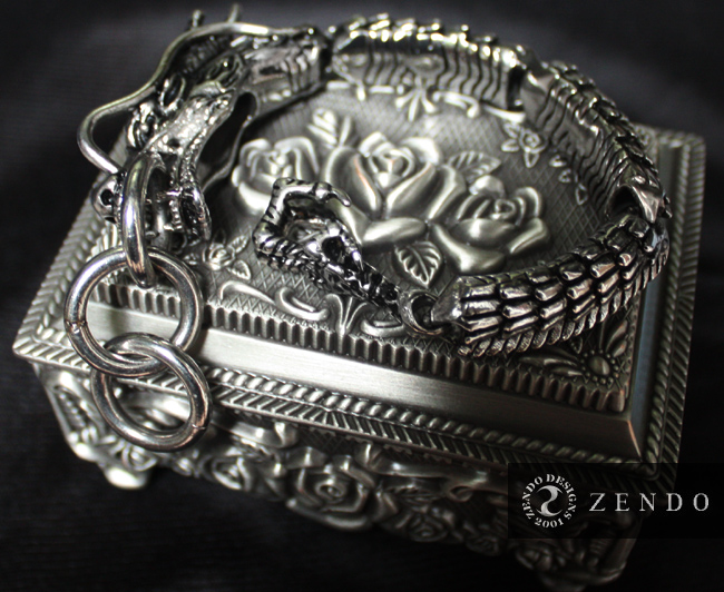 Tibet Silver Dragon Bracelet With Relief Sculpture Tin Box Tibet Silver Dragon Bracelet With Relief Sculpture Tin Box