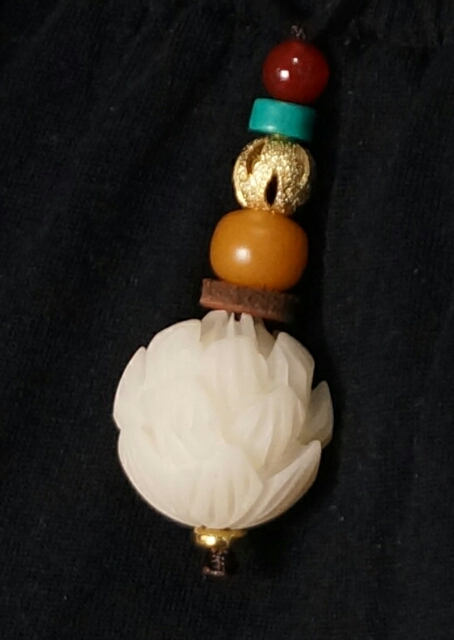 Handmade Exclusive 20MM White Bodhi Lotus Gold Plated Beads Pendant Necklace Handmade Exclusive 20MM White Bodhi Lotus Gold Plated Beads Pendant Necklace