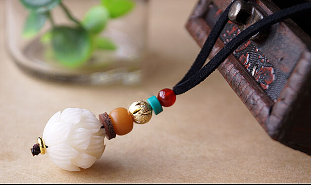 Handmade Exclusive 20MM White Bodhi Lotus Gold Plated Beads Pendant Necklace Handmade Exclusive 20MM White Bodhi Lotus Gold Plated Beads Pendant Necklace