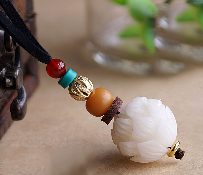 Handmade Exclusive 20MM White Bodhi Lotus Gold Plated Beads Pendant Necklace Handmade Exclusive 20MM White Bodhi Lotus Gold Plated Beads Pendant Necklace
