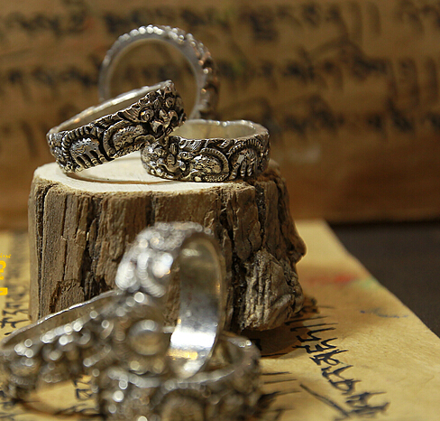 Vintage Style Nepal Handmade Carving 925 Silver Buddhist Guardians Ring Vintage Style Nepal Handmade Carving 925 Silver Buddhist Guardians Ring