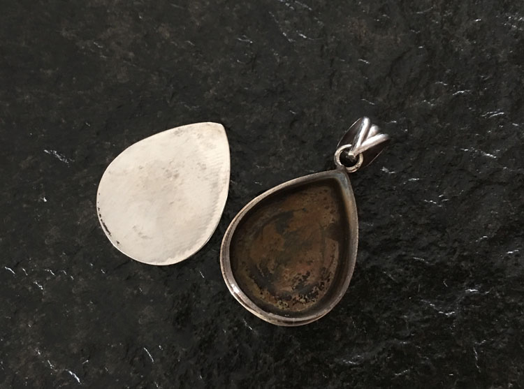 Vintage Handmade Nepal Heart-shaped Drop shape Pendant - Auspicious Buddhist Endless Knot Or Vajra Gau Pendant Vintage Handmade Nepal Heart-shaped Drop shape Pendant - Auspicious Buddhist Endless Knot Or Vajra Gau Pendant