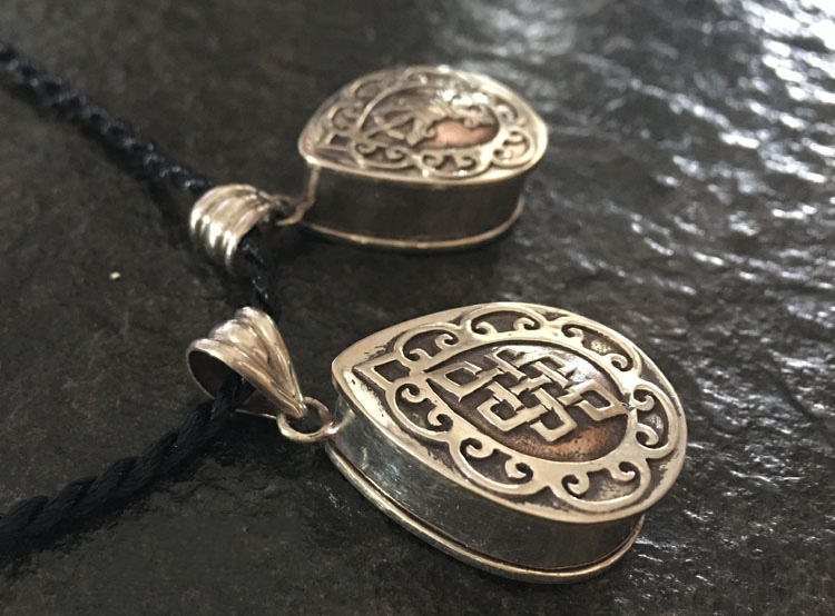 Vintage Handmade Nepal Heart-shaped Drop shape Pendant - Auspicious Buddhist Endless Knot Or Vajra Gau Pendant Vintage Handmade Nepal Heart-shaped Drop shape Pendant - Auspicious Buddhist Endless Knot Or Vajra Gau Pendant