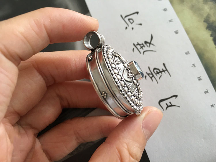 Handmade 925 Sterling Silver Blue Zircon Gaudencio Box Pendant Handmade 925 Sterling Silver Blue Zircon Gaudencio Box Pendant