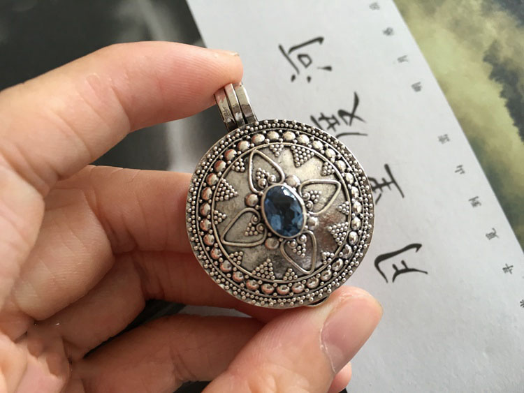 Handmade 925 Sterling Silver Blue Zircon Gaudencio Box Pendant Handmade 925 Sterling Silver Blue Zircon Gaudencio Box Pendant